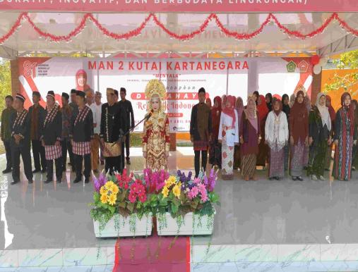 MAN 2 Kukar Gelar Upacara Peringatan HUT ke-81 RI